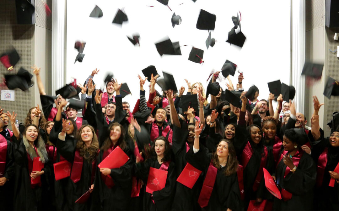 Valider un master en enseignant ? C’est possible